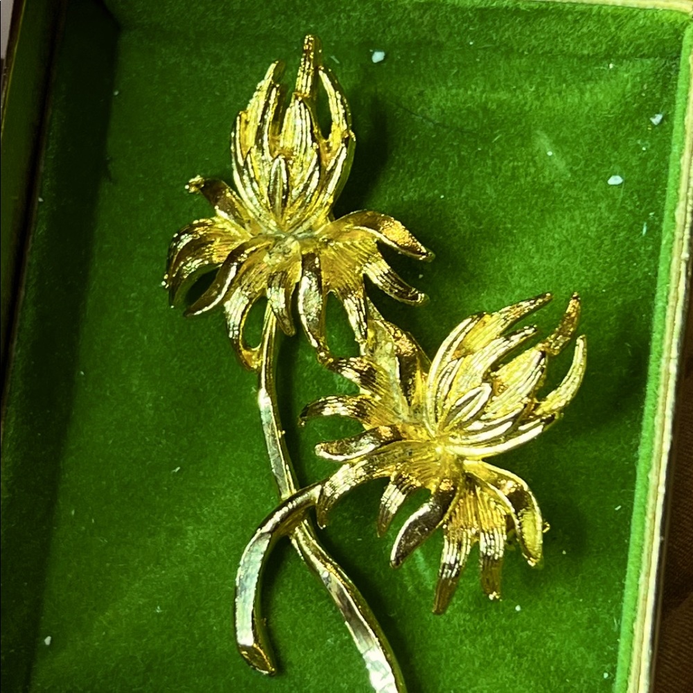 Antique Tulip gold plated brooch pin